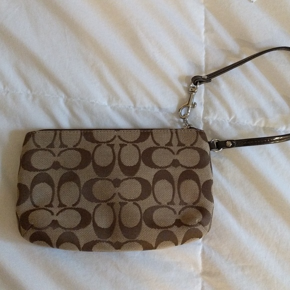 Coach monogram large wristlet - Picture 4 of 4